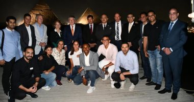 وزير الرياضة يصطحب رئيس الأولمبية الدولية في جولة سياحية بمنطقة الأهرامات