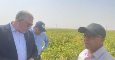 وزير الزراعة يزور مشروع مستقبل مصر ويشاهد حصاد فول الصويا وسيلاج الذرة
