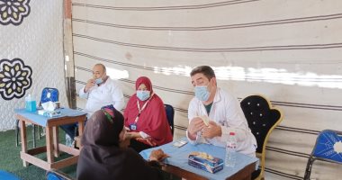 الكشف الطبي وتوزيع المساعدات على أهالي كفر الشيخ خلال مبادرة كلنا واحد.. صور