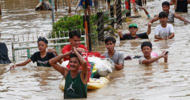 إعصار نورو يتمكن من الفلبين.. تهجير آلاف المواطنين بسبب الأمطار الغزيرة والرياح العاتية