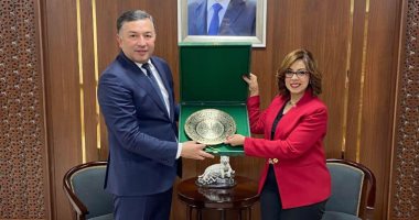 السفيرة المصرية فى طشقند تلتقى وزير الصحة الأوزبكى