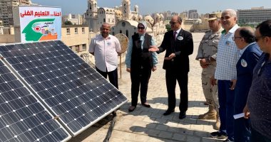 تزامنا مع قمة المناخ .. وكيل "تعليم الإسكندرية" يتفقد مشروعات الطاقة الشمسية بالمدارس