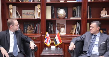 وزير السياحة يستقبل سفير المملكة المتحدة لبحث تعزيز سبل التعاون بين البلدين