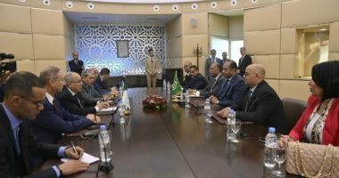 وزير الخارجية الجزائرى يلتقى وفد الجامعة العربية لبحث جوانب تنظيم القمة العربية