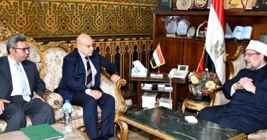 سفير مصر بكاراكاس يشيد بأداء موفدى الأوقاف من الأئمة والقراء