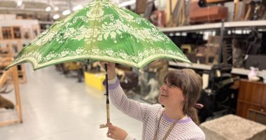عمرها يتجاوز 150 سنة.. كنز من المظلات فى متحف ليدز ببريطانيا