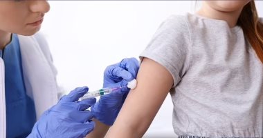 الصحة تكشف تفاصيل مشروع إنتاج السرنجات ذاتية التدمير لتأمين برامج التطعيمات