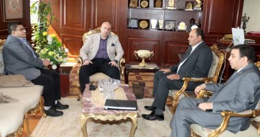 محافظ بنى سويف يلتقى نائب وزير الزراعة ورئيس الخدمات البيطرية لبحث الملفات