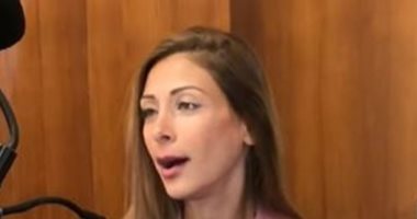 النائبة اللبنانية سينتيا زرازير تغادر بنك بيبلوس بعد حصولها على مبلغ 8500 دولار