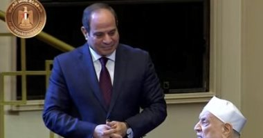 وزير الأوقاف يهنئ الدكتور أحمد عمر هاشم بتكريم الرئيس السيسى