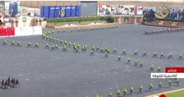 طلاب كلية الشرطة يقدمون عروضا بالدراجات الهوائية أمام الرئيس السيسي