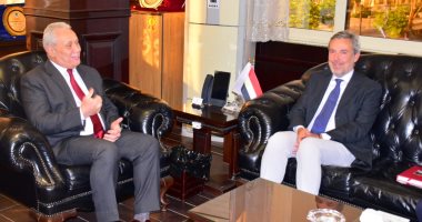 محافظ الأقصر يلتقى سفير إيطاليا بمصر لبحث التعاون وزيادة السياح الطليان.. صور