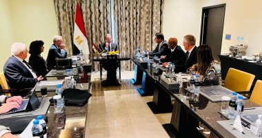 وزير الاتصالات يلتقي مسئولي لينوفو العالمية لبحث فرص الاستثمار فى مصر 