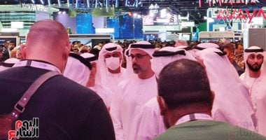 نجل رئيس الإمارات يتفقد معرض جيتكس دبى.. فيديو وصور