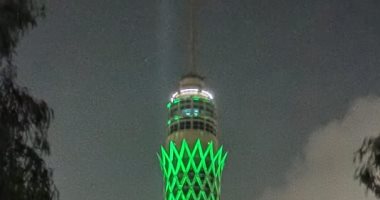 "الصحة" تضىء برج القاهرة باللون الأخضر احتفالا بيوم الصحة النفسية.. صور