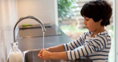 فوائد غسل اليدين لطفلك عديدة.. منها تقليل فرص الإصابة بالعدوى