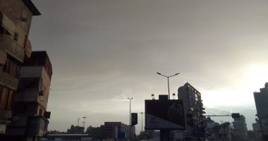 استمرار هطول الأمطار وسحب كثيفة بسماء دمياط.. فيديو وصور