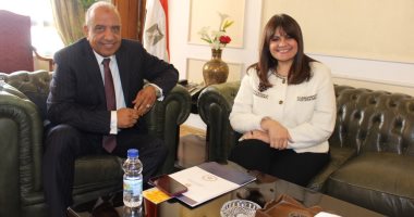 وزير قطاع الأعمال يبحث مع وزيرة الهجرة تحفيز المصريين بالخارج للاستثمار بالشركات التابعة 