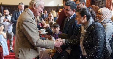 الملك تشارلز يلتقى عددا من الأسر اللاجئة خلال زيارته لأسكتلندا.. صور