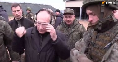 الرئيس الروسي يتفقد مقر قيادة العملية العسكرية في أوكرانيا