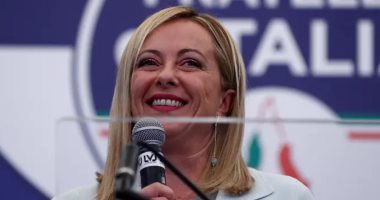 رئيسة الوزراء الإيطالية: الحكومة لن تغير موقفها بشأن المهاجرين