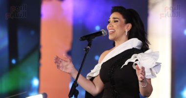 مي فاروق تبدأ حفل مهرجان الموسيقى العربية بأغنية "بكرة يا حبيبي" 