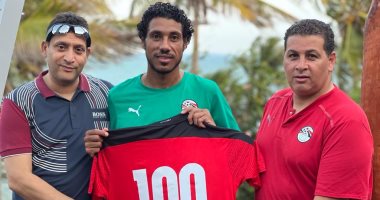بعثة منتخب الكرة الشاطئية تحتفل بوصول مصطفى شيكا لـ100 مباراة دولية