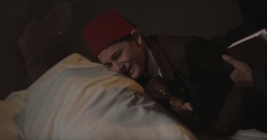 الضاحك الباكي الحلقة 2.. الريحانى ينال جائزة التمثيل بالمسرح المدرسى ووالده يتوفى
