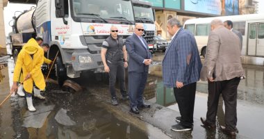 محافظ القاهرة يتابع رفع تراكمات مياه الأمطار بعدة أحياء