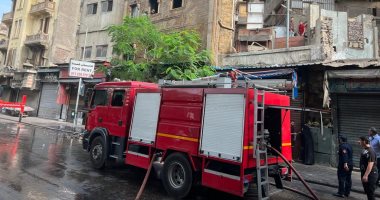 محافظ القاهرة يتفقد موقع حريق الموسكى بعد السيطرة على النيران دون إصابات