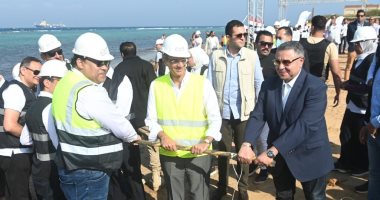 وزير الاتصالات يدشن الكابل البحرى الجديد Red2Med المملوك للمصرية للاتصالات