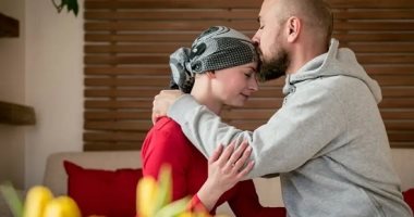 8 نصائح لدعم زوجتك المصابة بالسرطان.. امنحها الثقة وساعدها في تقبل الواقع