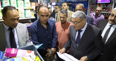 محافظ المنيا يقود حملة مكبرة لمتابعة ضبط الأسعار ورصد محتكري السلع الغذائية