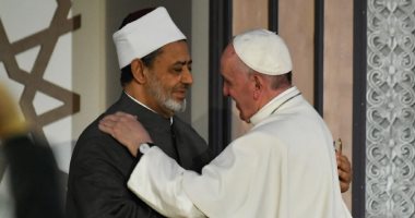 مجلس حكماء المسلمين يبحث تعزيز الحوار الإسلامى المسيحى بحضور الطيب وفرنسيس