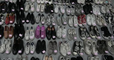 عرض مئات الأحذية المفقودة من المحتفلين بالهالوين فى كارثة التدافع بسيول