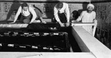 التنقيب فى الأرشيف.. ننشر الصور الأولى لاكتشاف مقبرة الملك الذهبي توت عنخ آمون