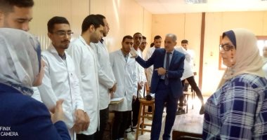 نائب رئيس جامعة أسوان يتفقد كلية التمريض لمتابعة العملية التعليمية
