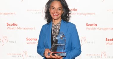 الكندية سوزيت ماير تفوز بجائزة سكوتيابنك جيلر عن رواية حمال السيارات النائمة