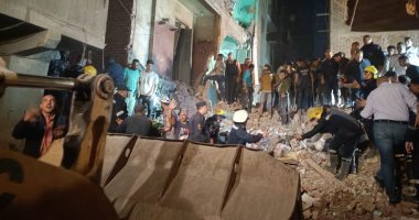 "الحماية المدنية" تبحث عن ضحايا أسفل عقار حي الشرق المنهار في بورسعيد