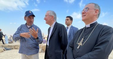 رئيس وزراء الفاتيكان يزور منطقة أهرامات الجيزة