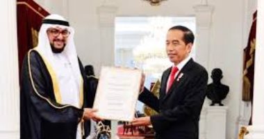 الرئيس الإندونيسى يستقبل أمين منتدى أبوظبى للسلم ويتسلم جائزة الإمام الحسن