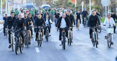 الرئيس السيسى يقود ماراثون دراجات فجرًا بشرم الشيخ لتفقد المناطق الصديقة للبيئة