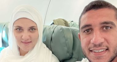 رامى ربيعة يستغل الإجازة لأداء مناسك العمرة برفقة زوجته