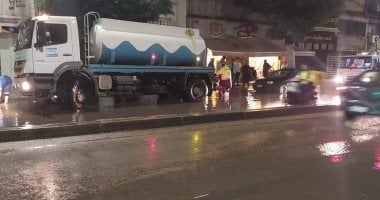 "الصرف الصحى" بالإسكندرية: تم التعامل مع تجمعات الأمطار الغزيرة فجرا.. صور
