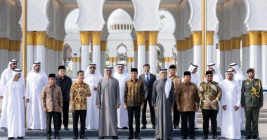 رئيس الإمارات يفتتح مسجد الشيخ زايد بمدينة سولو الإندونيسية.. صور