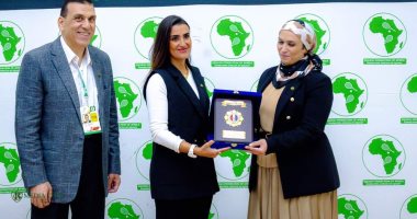 اتحاد الاسكواش بزيمبابوى يشكر السفيرة المصرية بعد ختام بطولة أفريقيا
