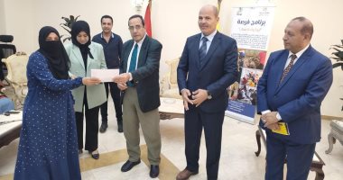 محافظ شمال سيناء يسلم عدد من رؤوس الأغنام للمستحقين ضمن برنامج "فرصة"
