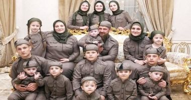 أم لـ4 أولاد و7 بنات.. بوتين يمنح لقب "الأم البطلة" لزوجة رئيس الشيشان.. صور