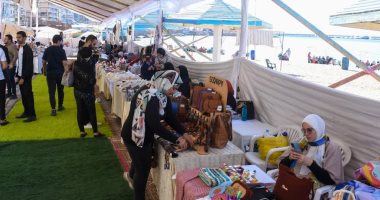 محافظ الإسكندرية يتفقد المعرض الخيري ضمن مبادرة "باب رزق" على شاطئ السرايا 