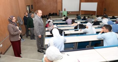 رئيس جامعة المنصورة يتفقد امتحانات منتصف الفصل الدراسي الأول بالجامعة الأهلية